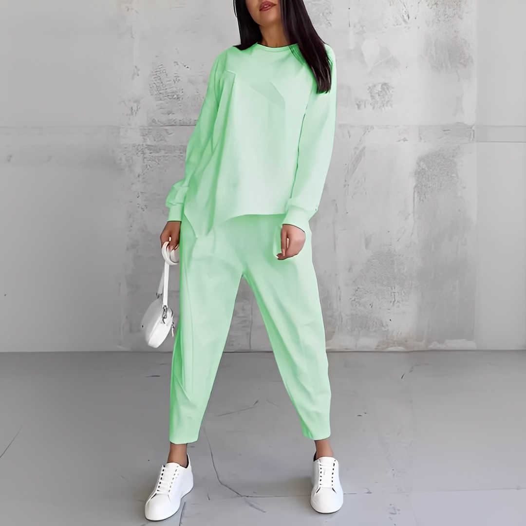 Women's Relaxed Crew-Neck Long-Sleeve Top and Tapered Trousers Set
