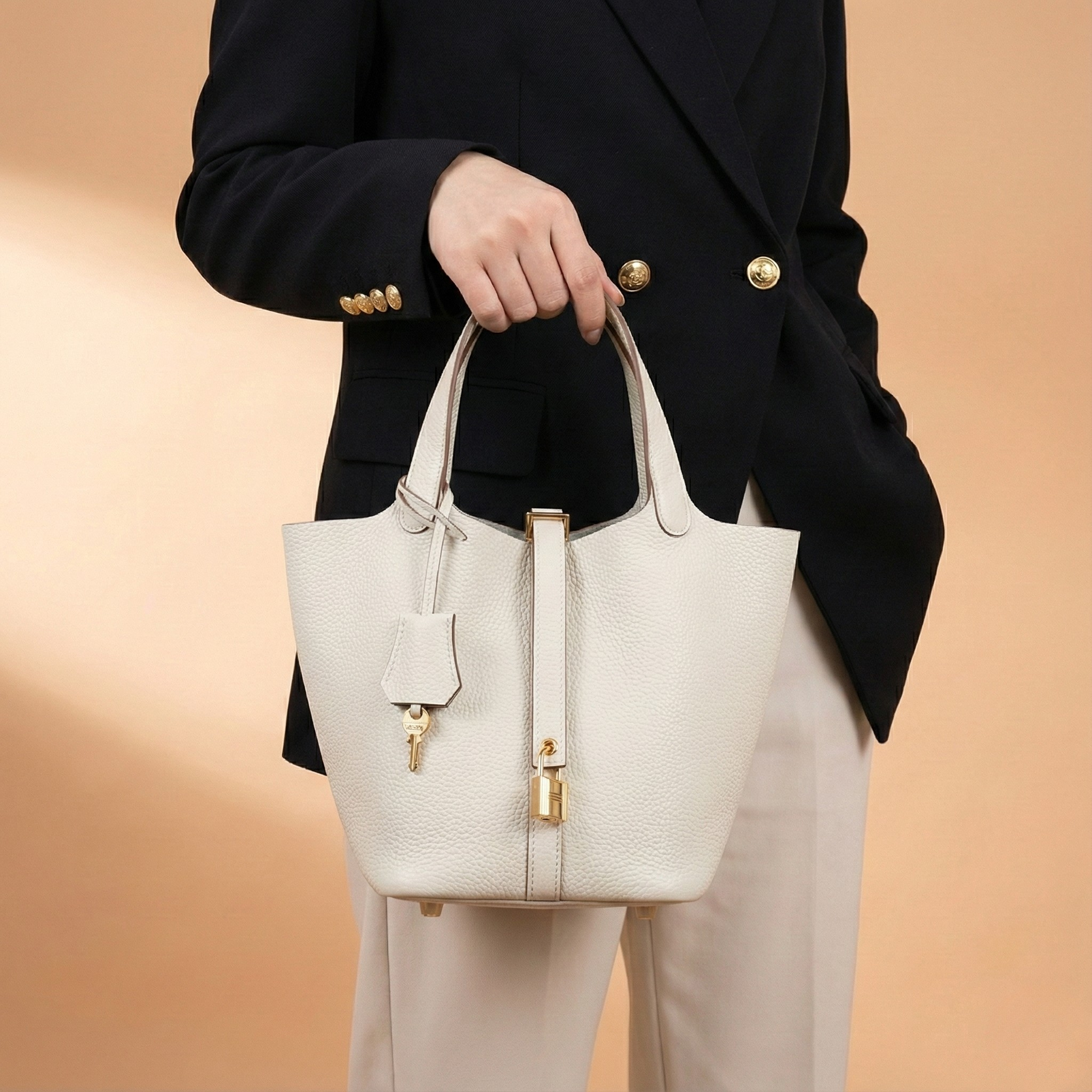 Structured Basket Handbag with Twist Lock – Faux Leather Bucket Bag