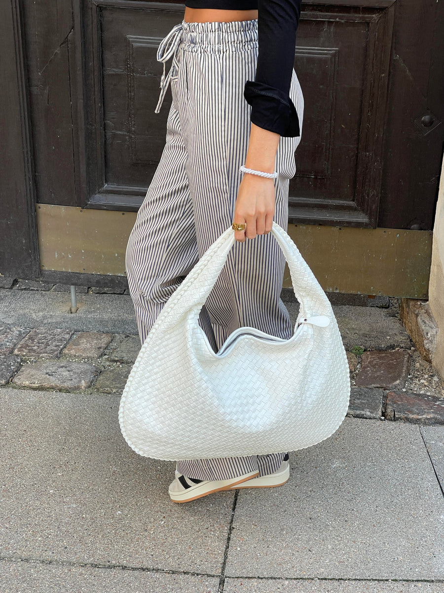 Woven Shoulder Bag with Luxe Braided Design – Textured Handbag