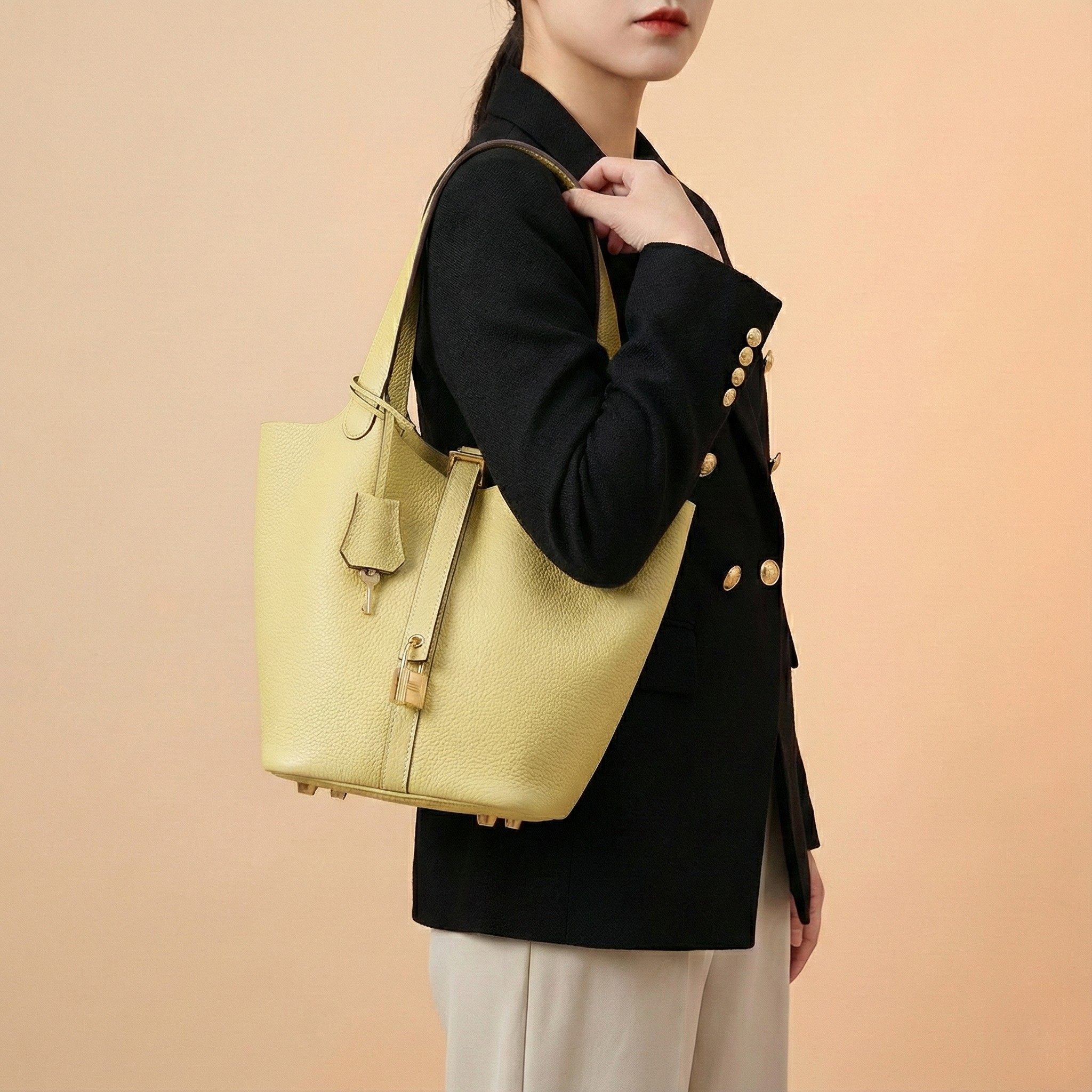 Structured Basket Handbag with Twist Lock – Faux Leather Bucket Bag