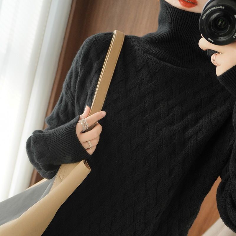 Women's Elegant soft-knit Cable Knit Turtleneck Sweater with Relaxed