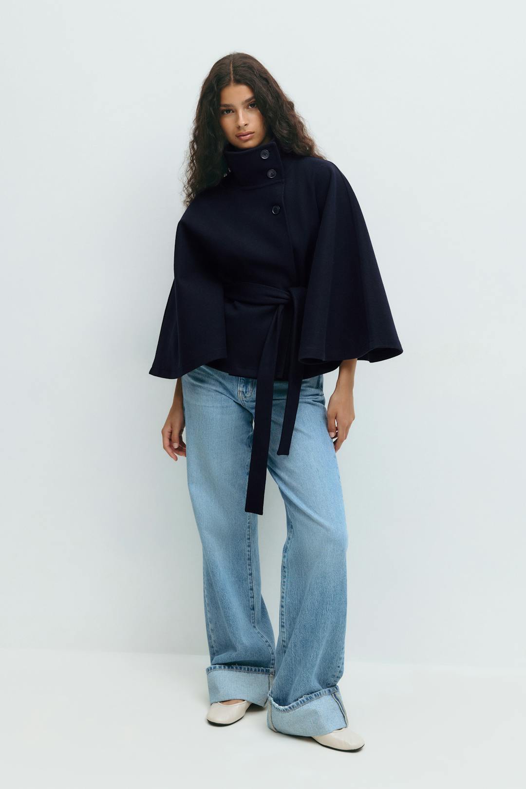 Cape Coat with High Collar & Bow Belt – Elegant Winter Cape