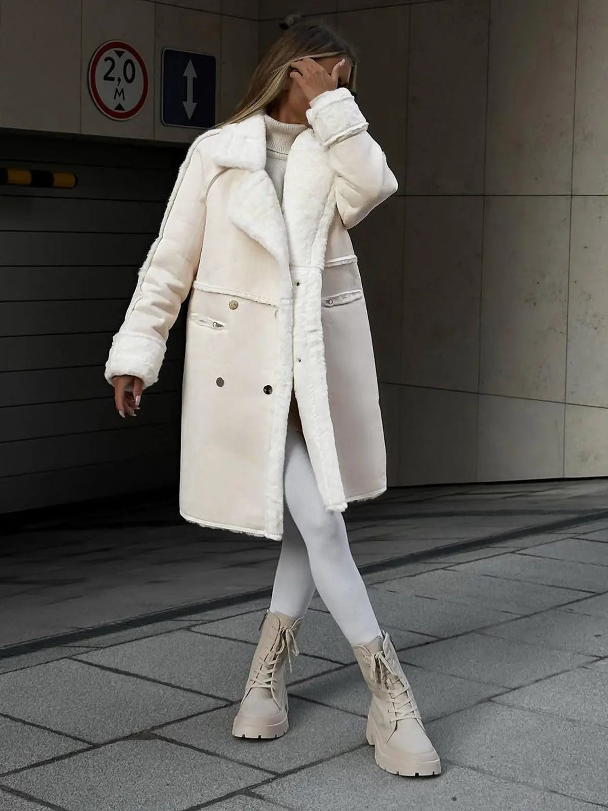 Elegant Fleece-Comfort Winter Coat – Slim Silhouette