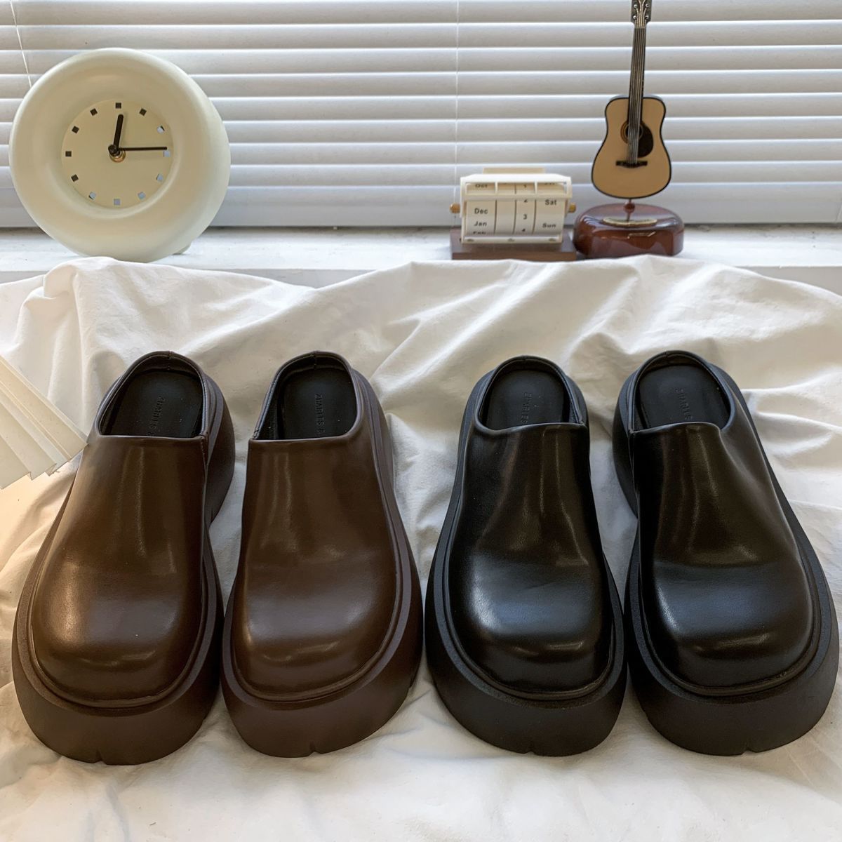 Women's Closed-Toe Platform Clogs – Minimalist Slip-On Mules