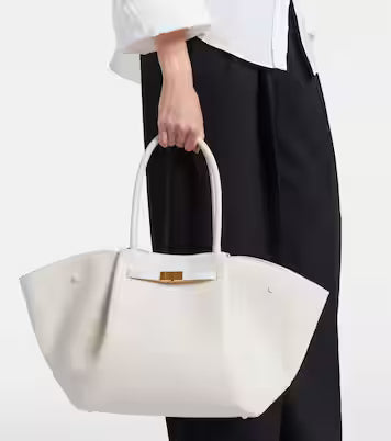 Luxury Tote Bag with Gold Clasp – Timeless Structured Handbag