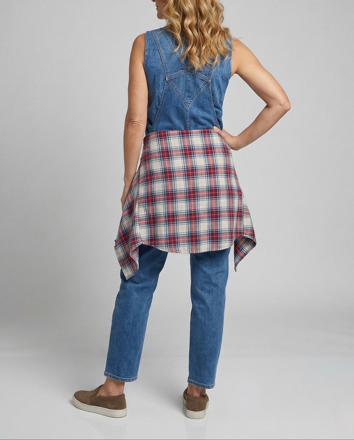 Women's Relaxed Denim Dungarees with Adjustable Straps and Bib Pocket