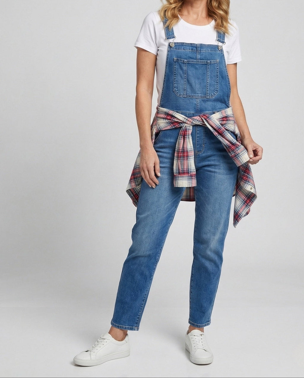 Women's Relaxed Denim Dungarees with Adjustable Straps and Bib Pocket