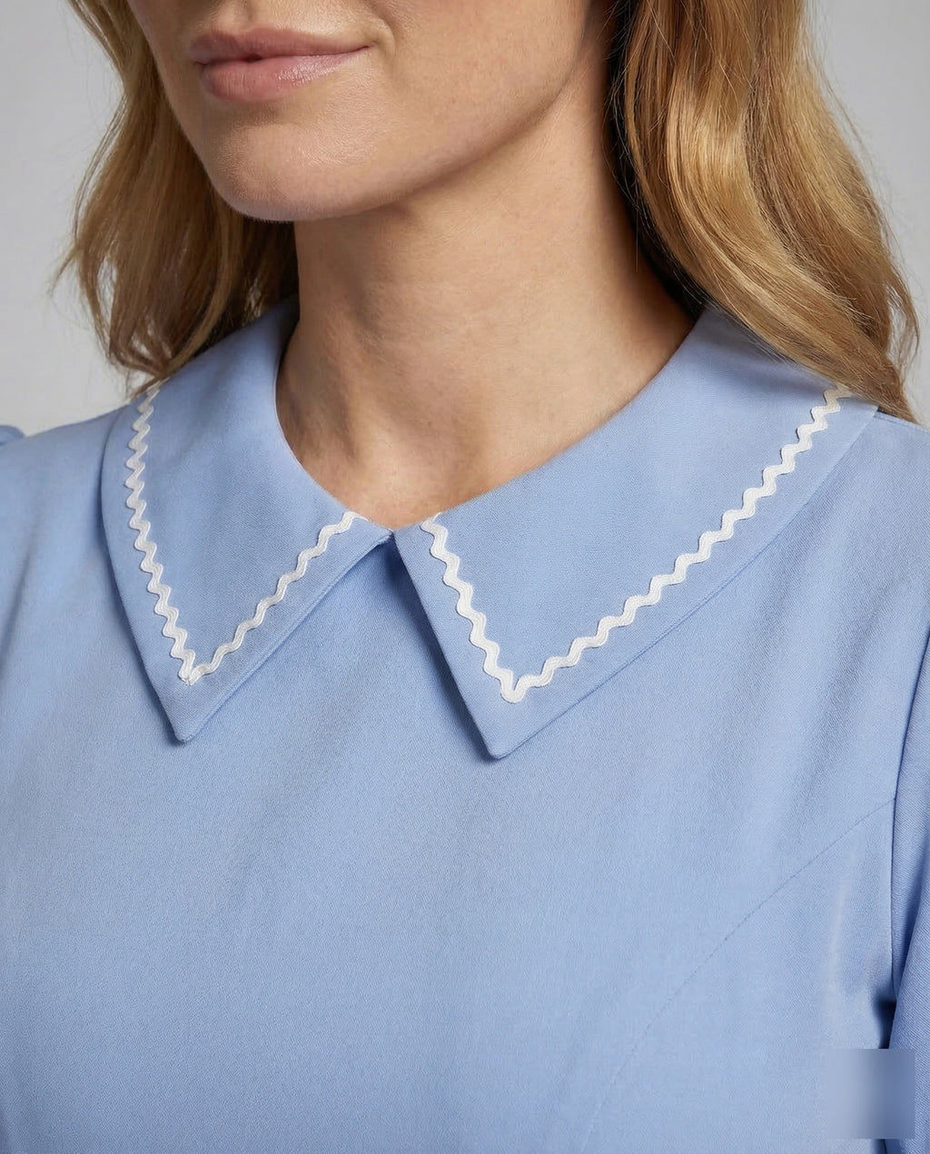 Women's Vintage-Inspired Swing Dress with Pointed Collar and Puff Sleeves