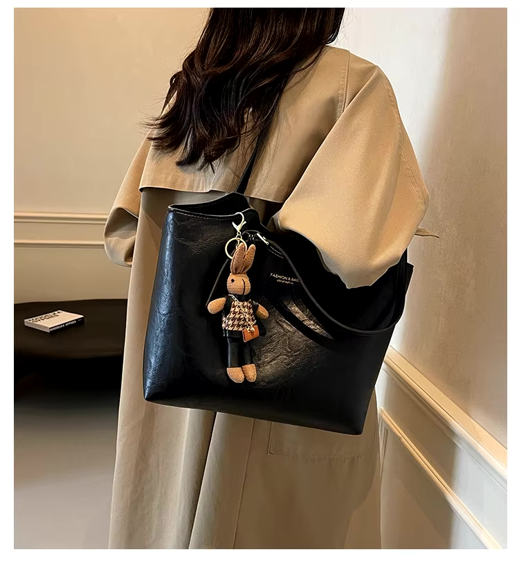Vintage Style Vegan Leather Tote – Women's Shoulder Bag with Charm