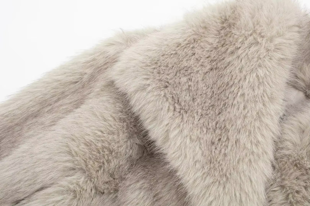 Faux Fur Winter Coat with Wide Collar – Soft Luxury Coat