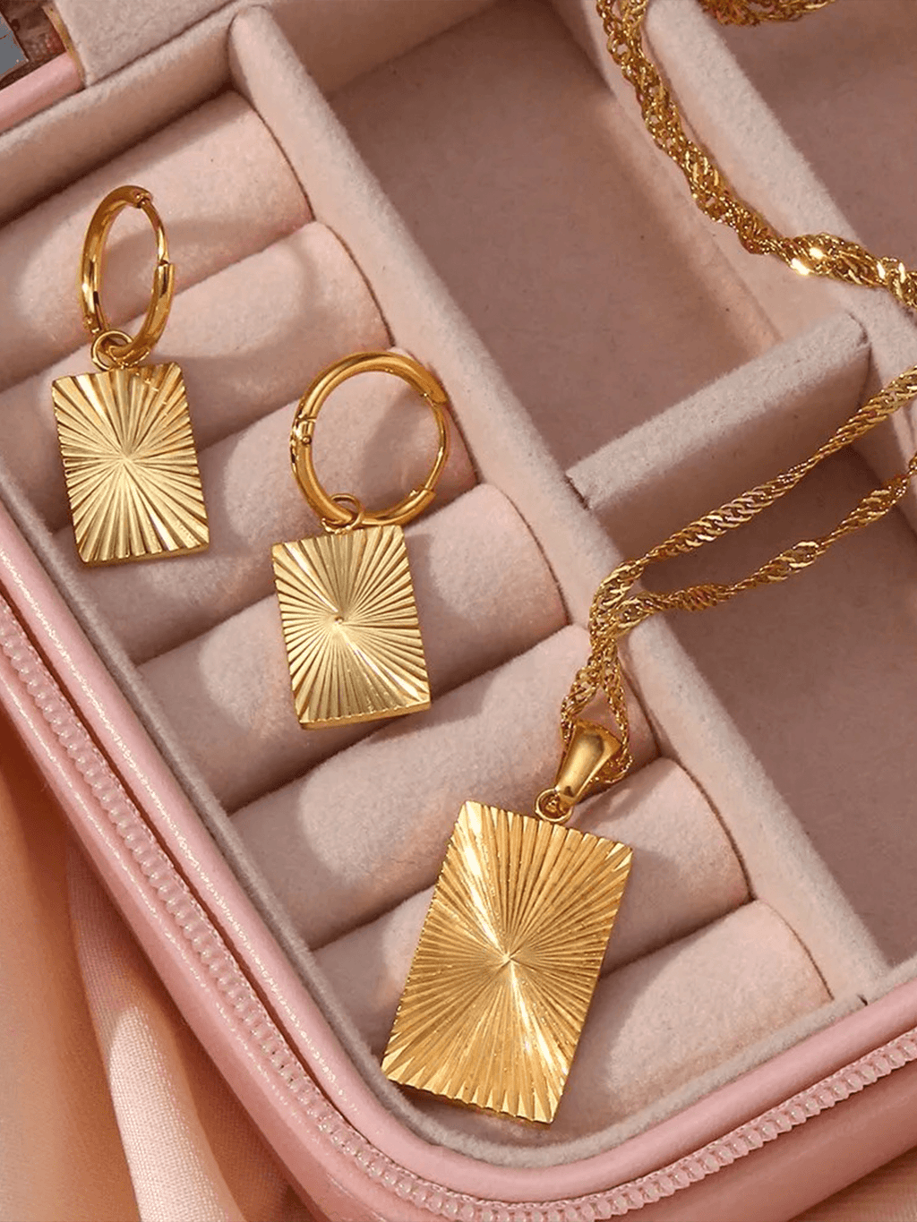 Gold Rectangle Charm Necklace – Minimalist Pendant Necklace