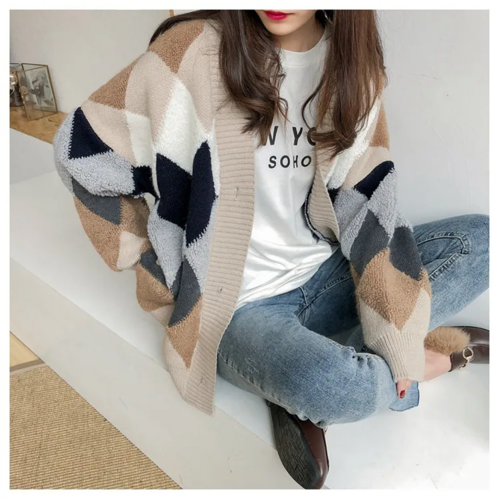 Women's Oversized Chunky Knit Cardigan with Printed Design and V-Neck
