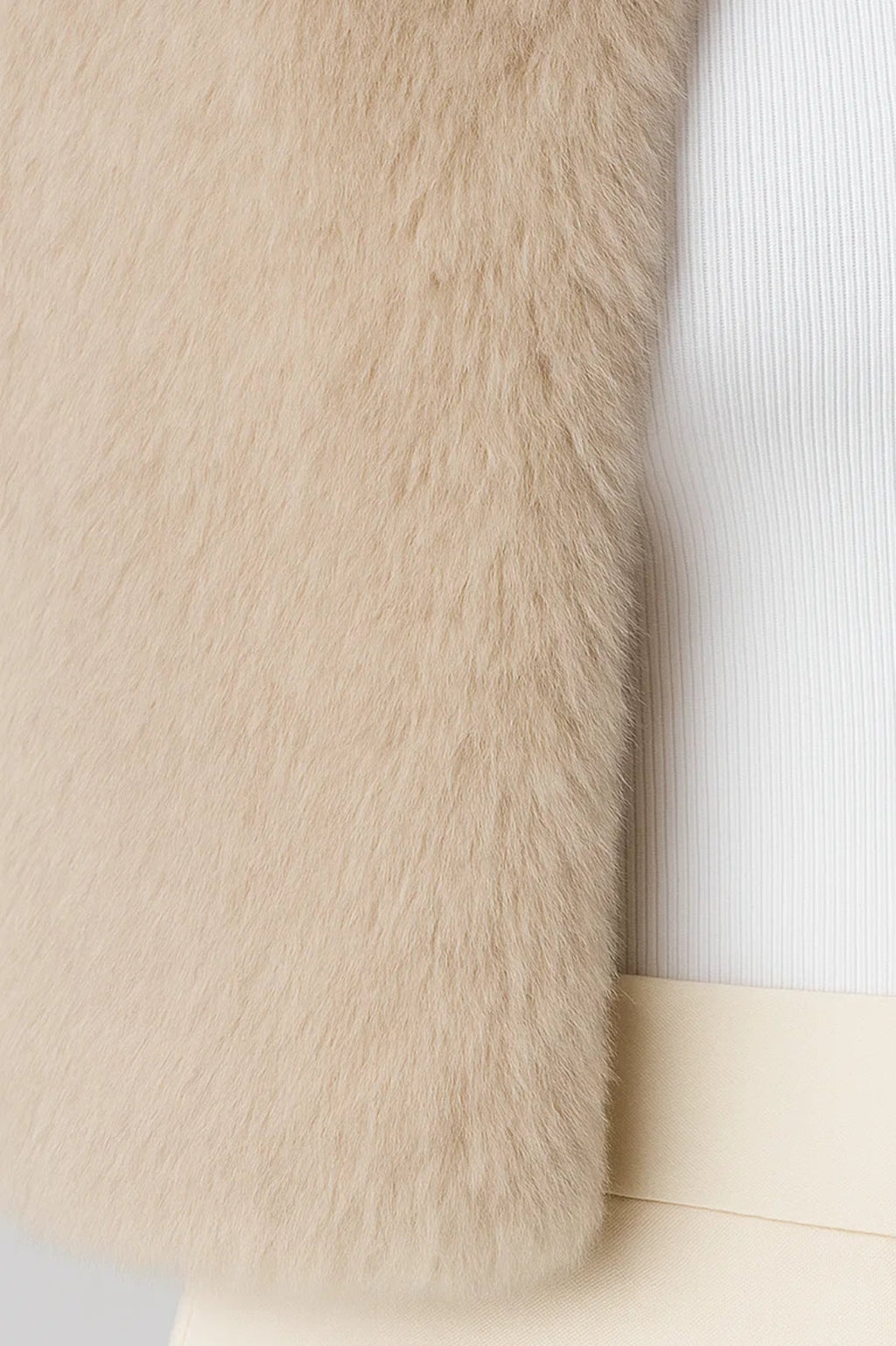Cropped Teddy Jacket – Soft Plush Texture