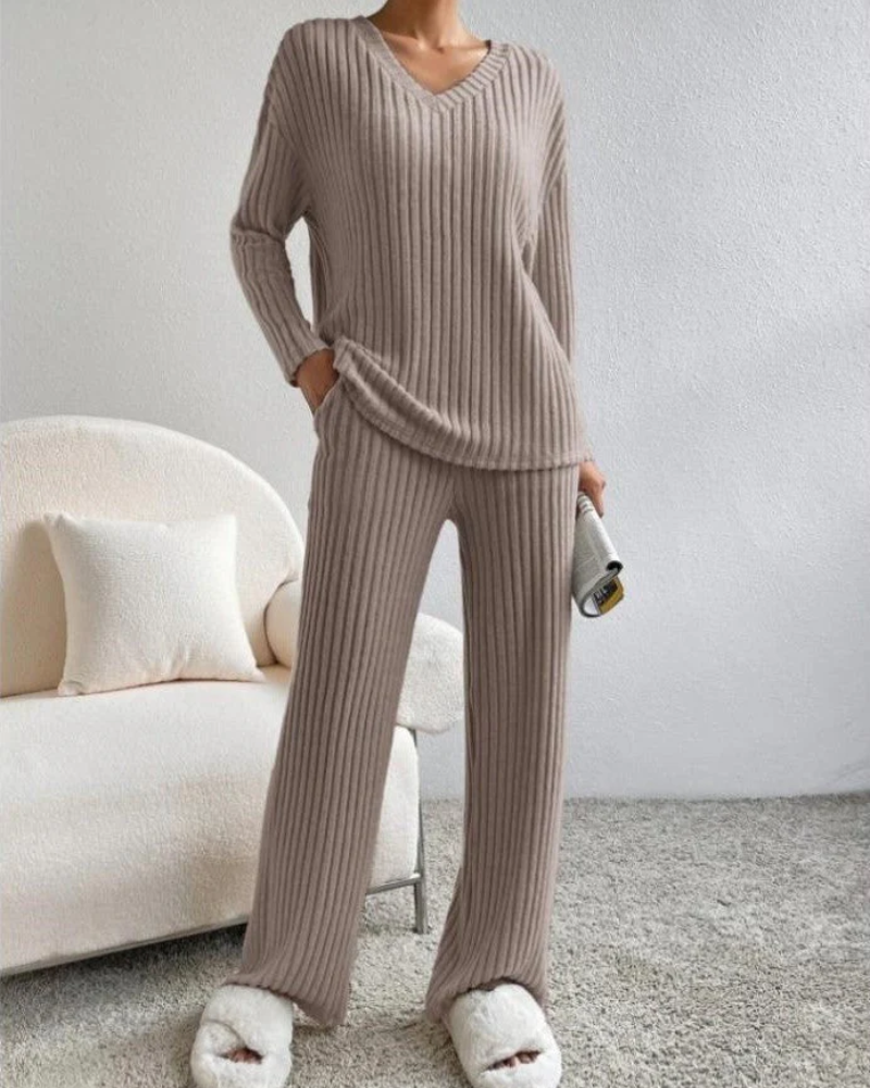 Women's V-Neck Ribbed Loungewear Set – Relaxed Long-Sleeve Pullover