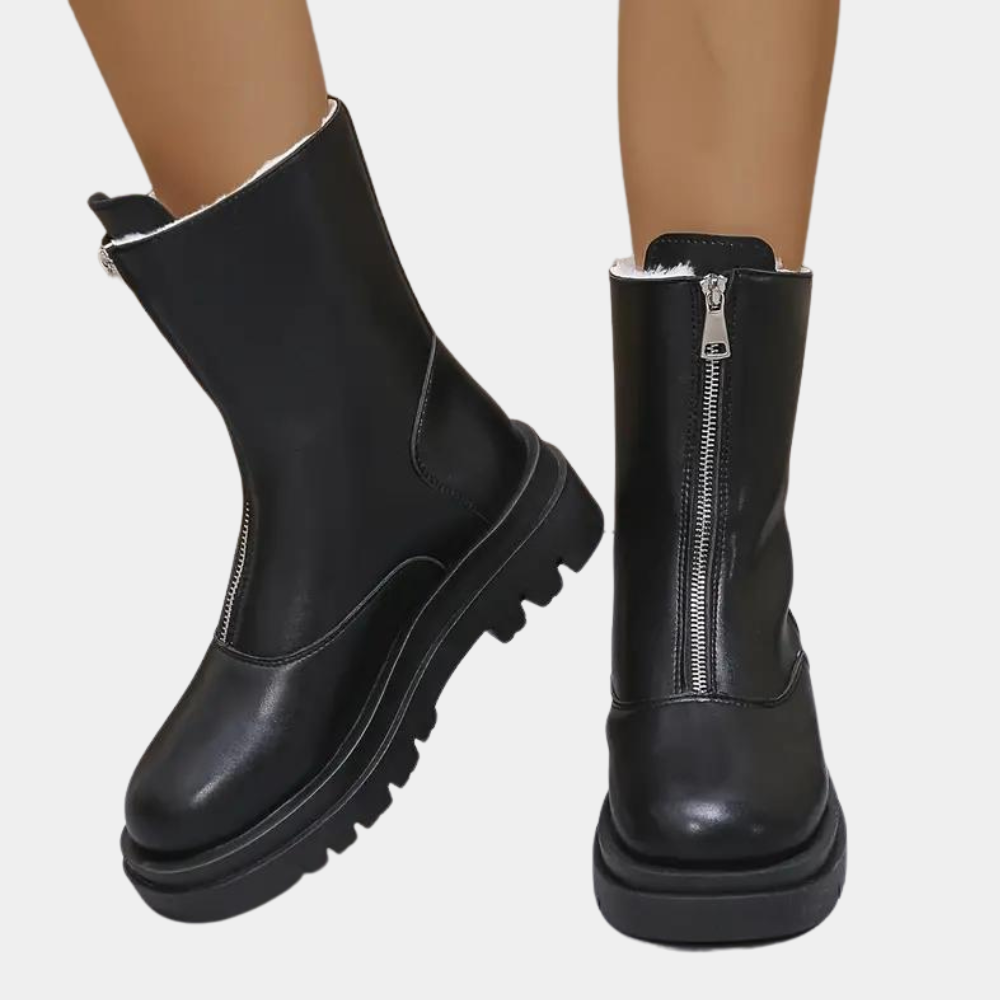 Insulated Winter Boots in Black – Durable Comfort