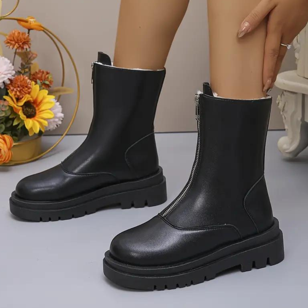 Insulated Winter Boots in Black – Durable Comfort