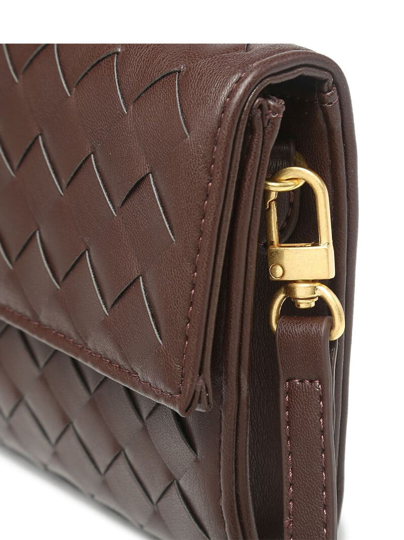Woven Bag with Knot & Gold Link Detail – Compact Vegan Leather Handbag
