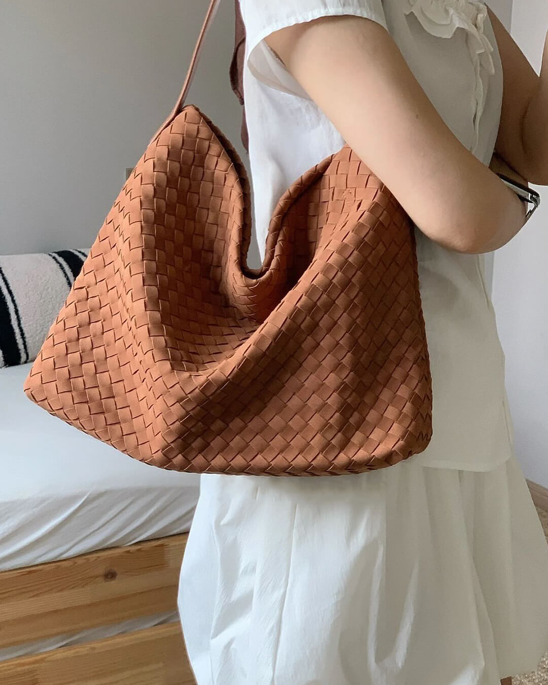 Suede Look Tote with Minimalist Silhouette – Spacious Day Bag