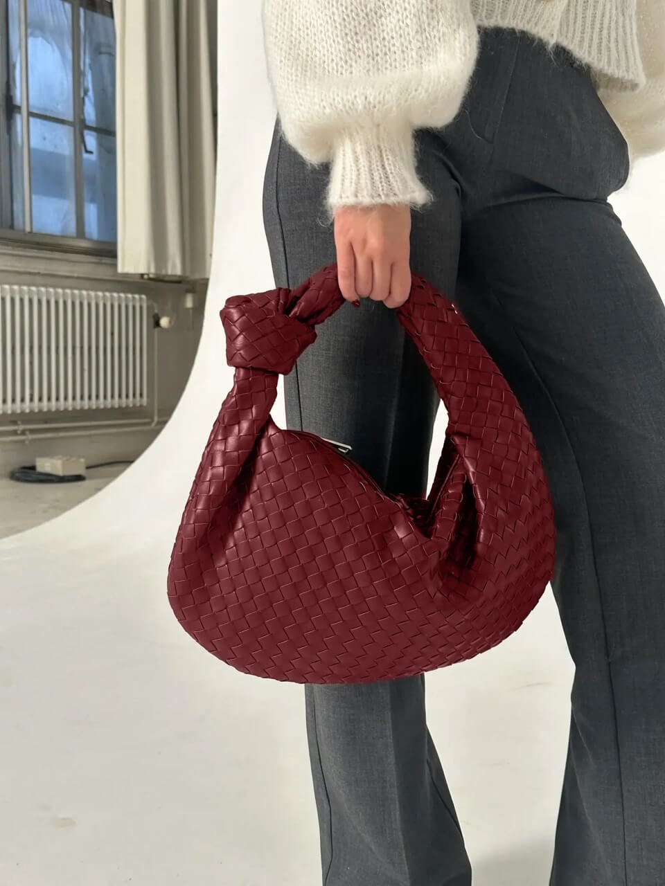 Handwoven Medium Handbag – Minimalist Woven Bag