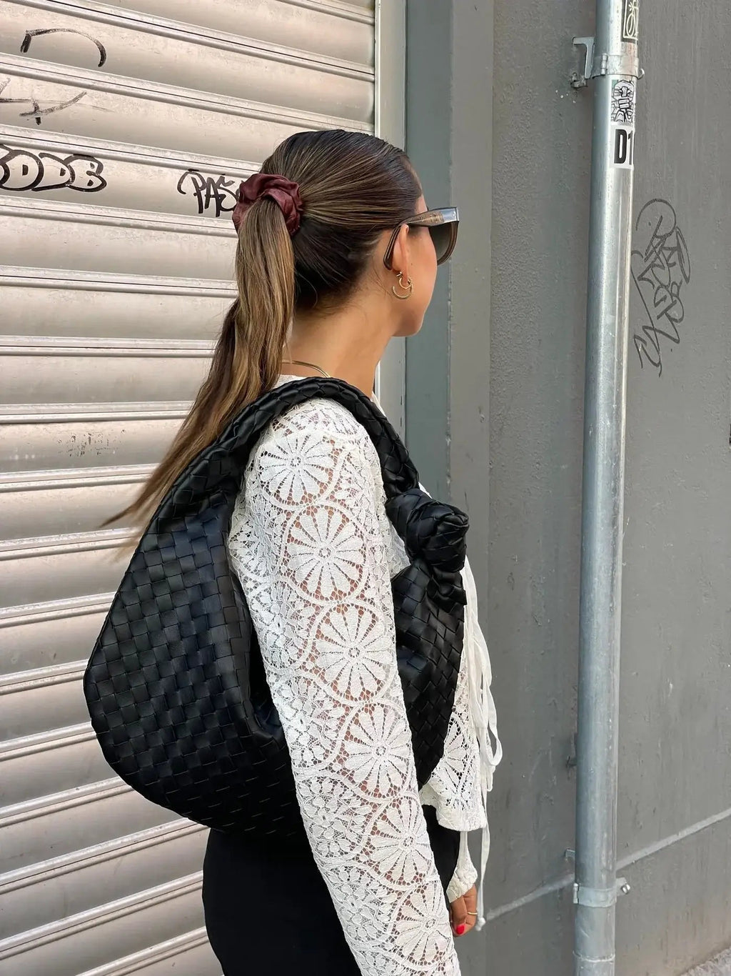 Handwoven Medium Handbag – Minimalist Woven Bag