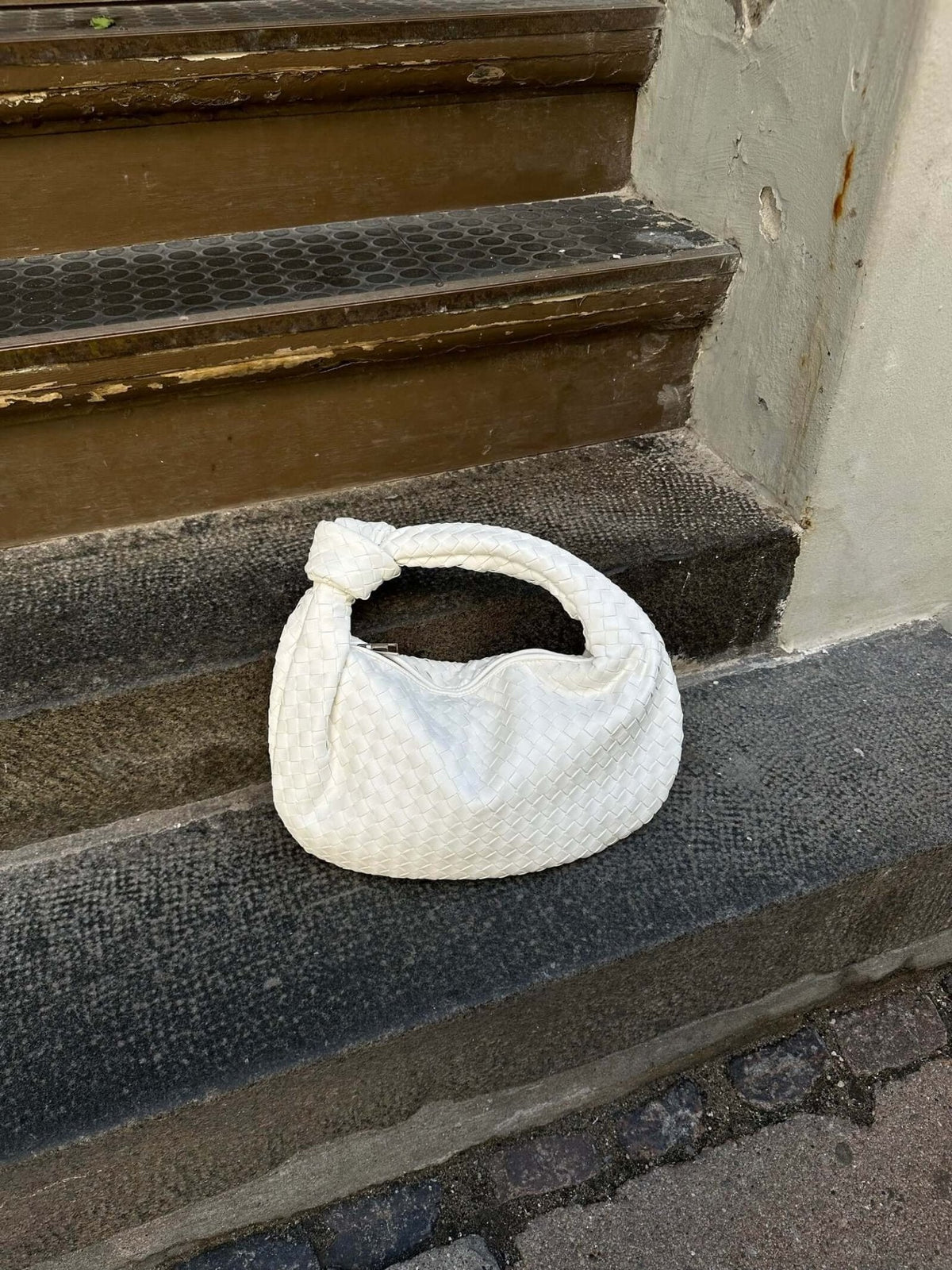Handwoven Medium Handbag – Minimalist Woven Bag