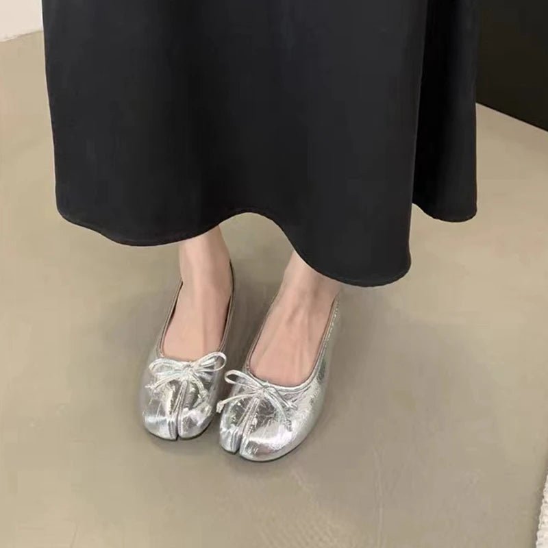 Tabi Split Toe Slip-On Flats with Bow – Avant-Garde Ballet Flats