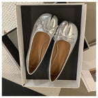 Tabi Split Toe Slip-On Flats with Bow – Avant-Garde Ballet Flats